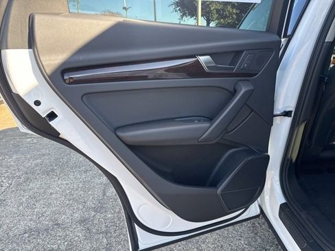 Used 2018 Audi Q5 2.0T Premium image 16