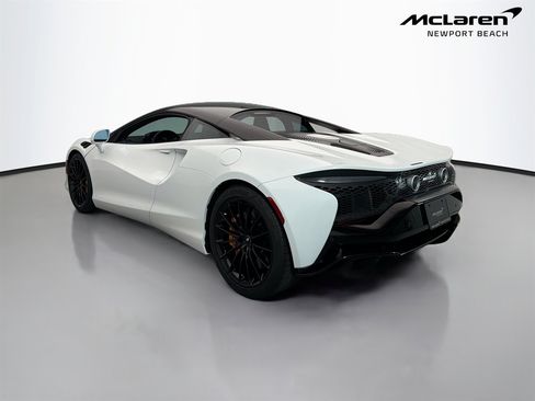 Used 2025 McLaren Artura RWD image 5