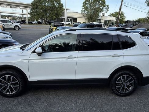 Used 2018 Volkswagen Tiguan SE AWD/4WD image 12