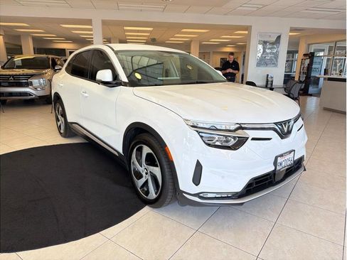 Used 2024 VinFast VF 8 Eco image 3