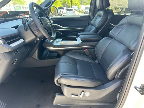 New 2026 Lincoln Navigator L Reserve image 10