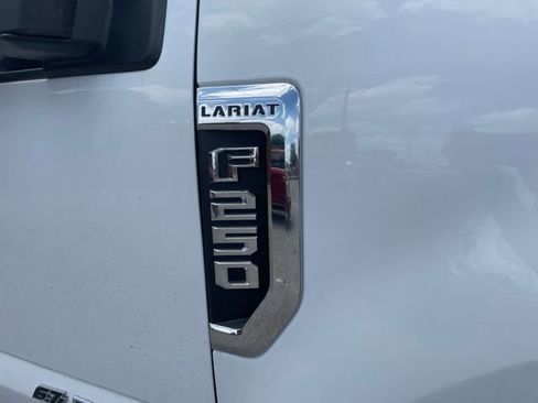 Used 2022 Ford F250 Lariat w/ Lariat Value Package AWD/4WD image 7