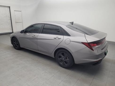 Used 2022 Hyundai Elantra SEL w/ Preferred Accessory Package FWD image 3