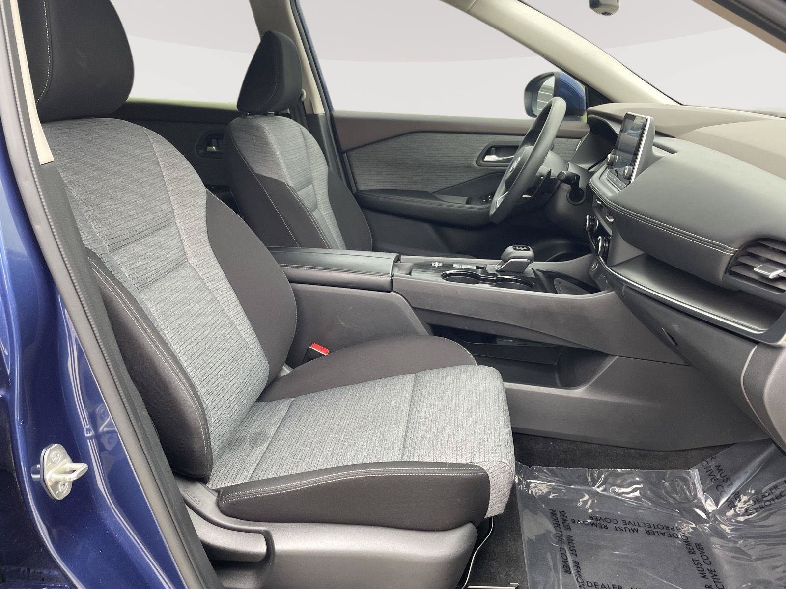 Used 2023 Nissan Rogue SV FWD image 4