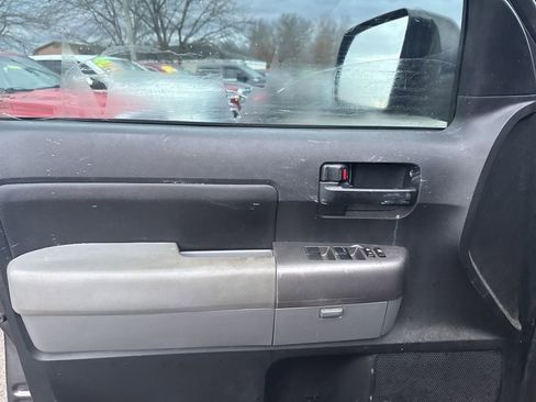 Used 2012 Toyota Tundra 4x4 CrewMax image 13