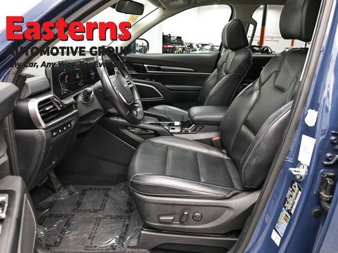 Used 2025 Kia Telluride S FWD image 14