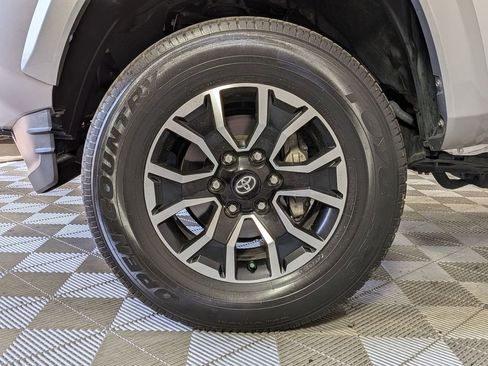 Used 2021 Toyota Tacoma TRD Sport w/ Technology Package AWD/4WD image 29