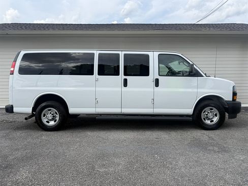 Used 2018 Chevrolet Express 3500 LS RWD image 1