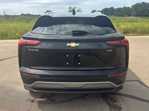 Used 2024 Chevrolet Blazer EV LT AWD/4WD image 4