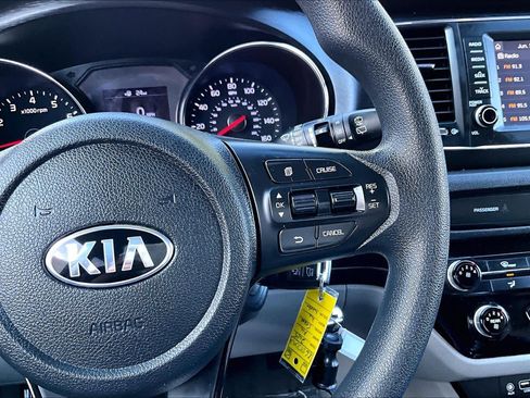 Used 2019 Kia Sedona LX FWD image 24