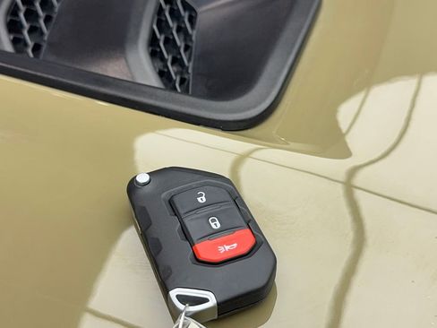 Used 2025 Jeep Wrangler Unlimited Rubicon image 64