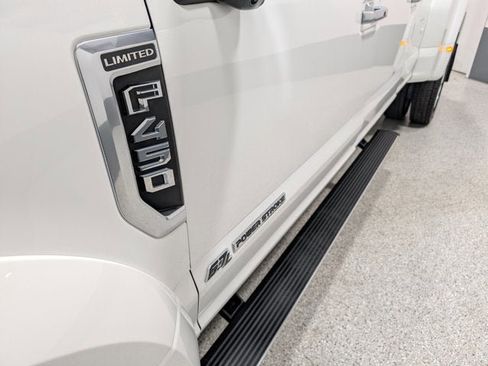 Used 2022 Ford F450 Limited image 9
