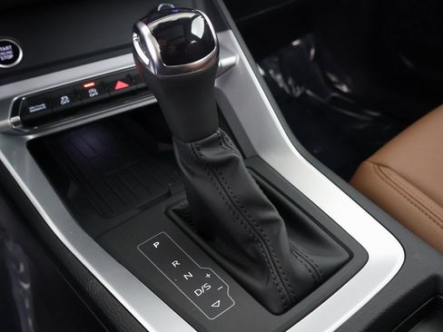 Used 2025 Audi Q3 2.0T Premium w/ Convenience Package image 4