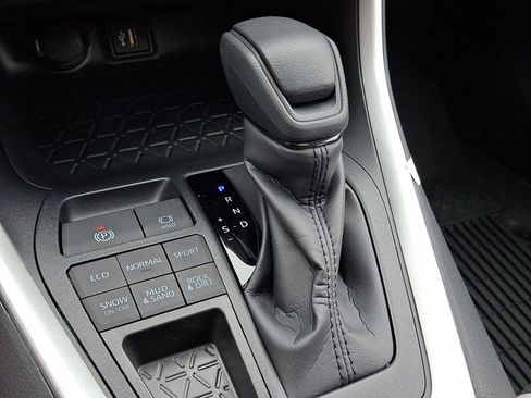 Certified 2025 Toyota RAV4 XLE w/ Convenience Package image 16