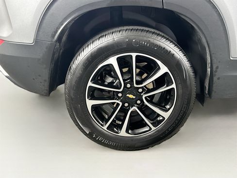 Used 2025 Chevrolet TrailBlazer LT AWD/4WD image 11