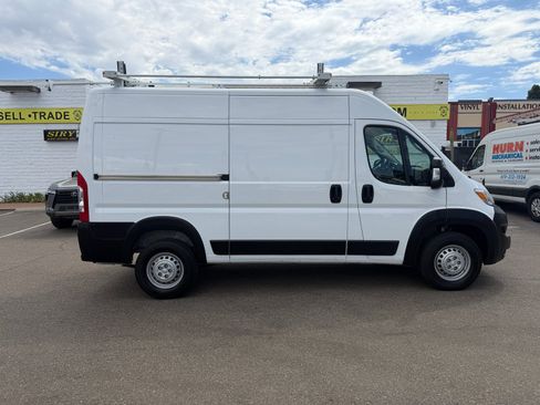 Used 2024 RAM ProMaster 2500 FWD image 2