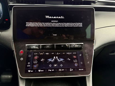 Used 2024 Maserati Grecale GT image 14