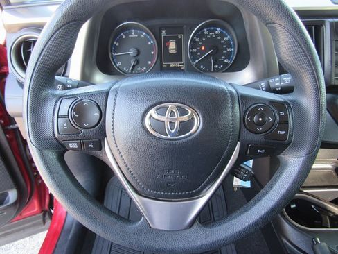 Used 2017 Toyota RAV4 LE image 17