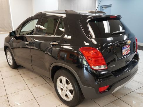 Used 2018 Chevrolet Trax LT w/ LT Convenience Package FWD image 9