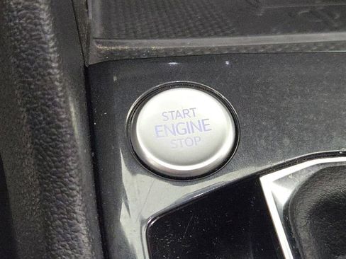 Used 2024 Volkswagen Tiguan SE image 35