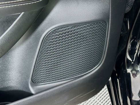 Certified 2025 Chrysler Pacifica Select image 28