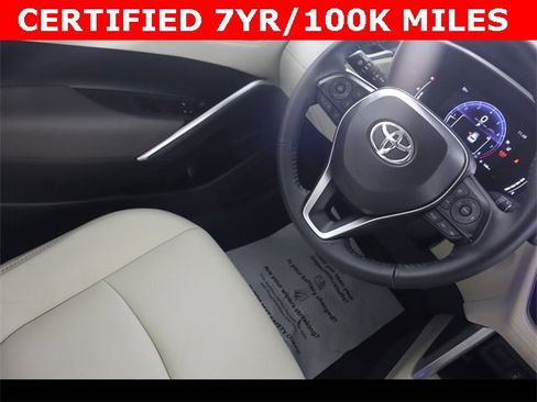 Used 2024 Toyota Corolla Cross XLE image 16