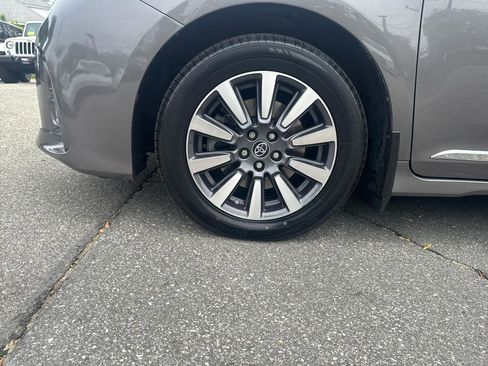 Used 2018 Toyota Sienna XLE w/ Protection Package AWD/4WD image 17