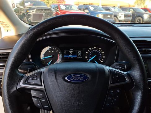 Certified 2017 Ford Fusion SE image 19