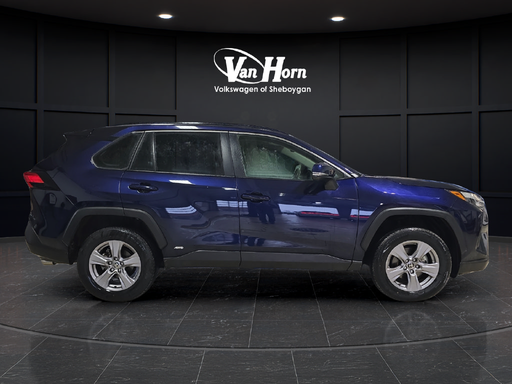 Used 2025 Toyota RAV4 XLE AWD/4WD image 8