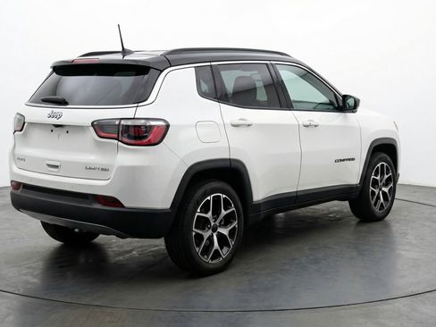 Used 2025 Jeep Compass Limited image 9
