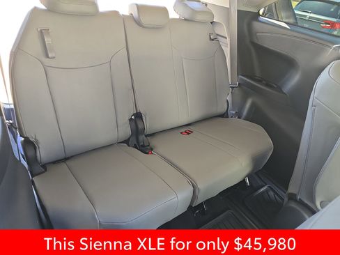 Used 2025 Toyota Sienna XLE w/ XLE Plus Package FWD image 18