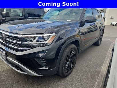 Used 2023 Volkswagen Atlas SE w/ Black Wheel Package