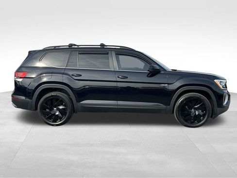 Used 2024 Volkswagen Atlas SE w/ Panoramic Sunroof Package image 8