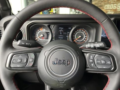 Used 2024 Jeep Wrangler Unlimited Rubicon AWD/4WD image 34