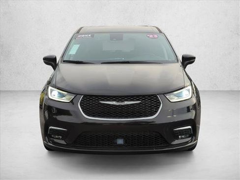 Used 2023 Chrysler Pacifica Touring-L FWD image 2