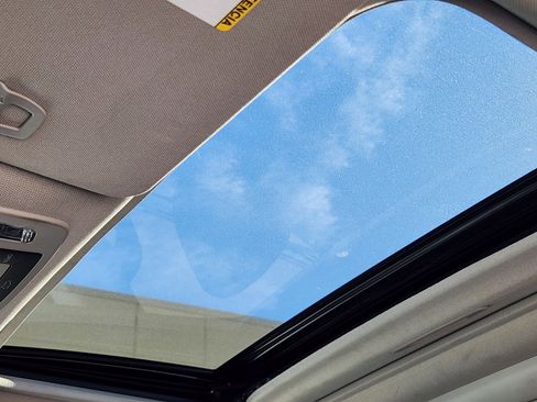 Used 2023 Toyota Sienna Limited image 34