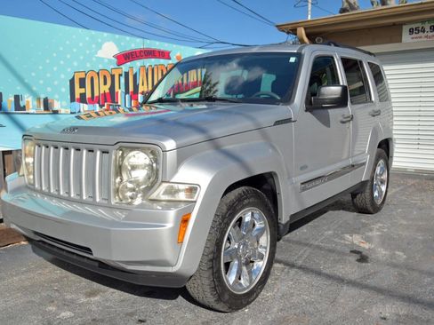 Used 2012 Jeep Liberty Sport image 3