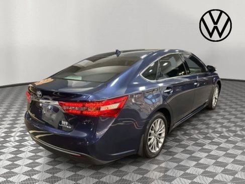 Used 2017 Toyota Avalon Limited image 3