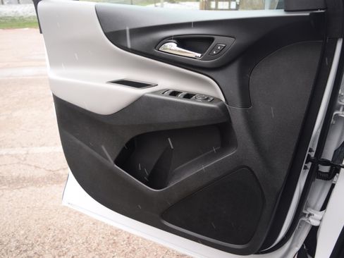 Used 2023 Chevrolet Equinox LS w/ LS Convenience Package image 18