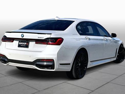 Used 2022 BMW 740i w/ Luxury Rear Seating Package image 10