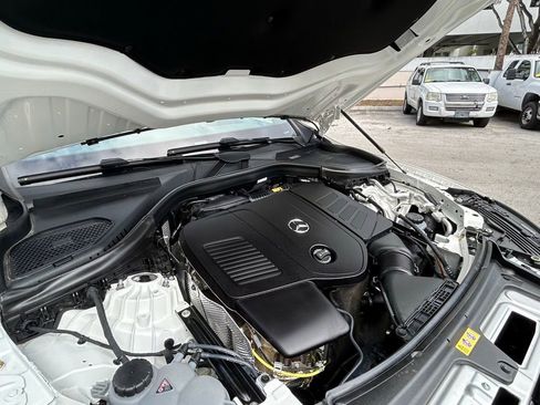 Used 2025 Mercedes-Benz GLC 300 4MATIC image 29