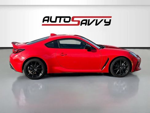 Used 2025 Toyota GR86 Premium w/ ALL Weather Mat Package (TMS) RWD image 8