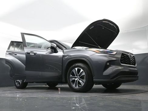 Used 2024 Toyota Highlander XLE image 46