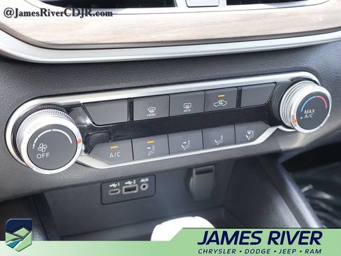 Used 2025 Nissan Altima 2.5 SV FWD image 36