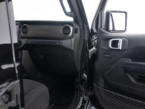 Used 2018 Jeep Wrangler Unlimited Sport S AWD/4WD image 28