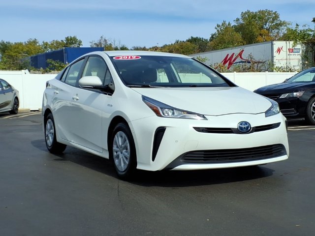 Used 2019 Toyota Prius LE FWD image 3