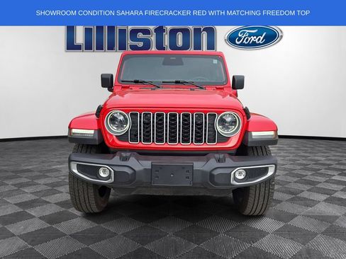 Used 2025 Jeep Wrangler Unlimited Sahara AWD/4WD image 2