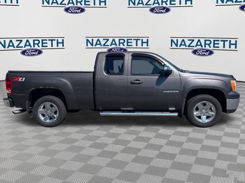 Used 2011 GMC Sierra 1500 SLE w/ All-Terrain Package AWD/4WD image 8