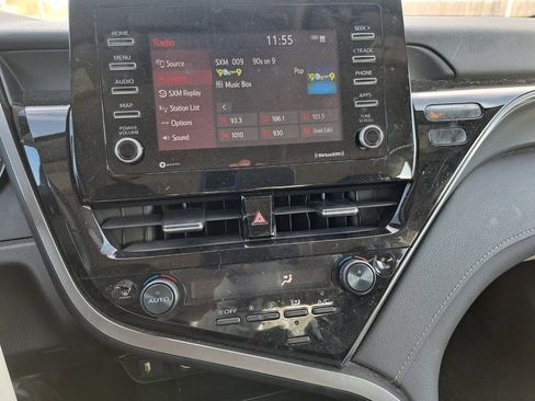 Used 2024 Toyota Camry SE image 10