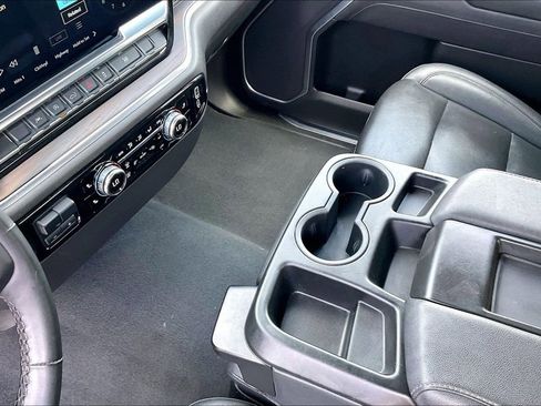 Used 2025 GMC Sierra 1500 SLT image 15